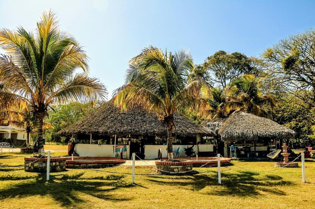 Hotel Y Restaurante El Texano Tamasopo Eksteriør billede